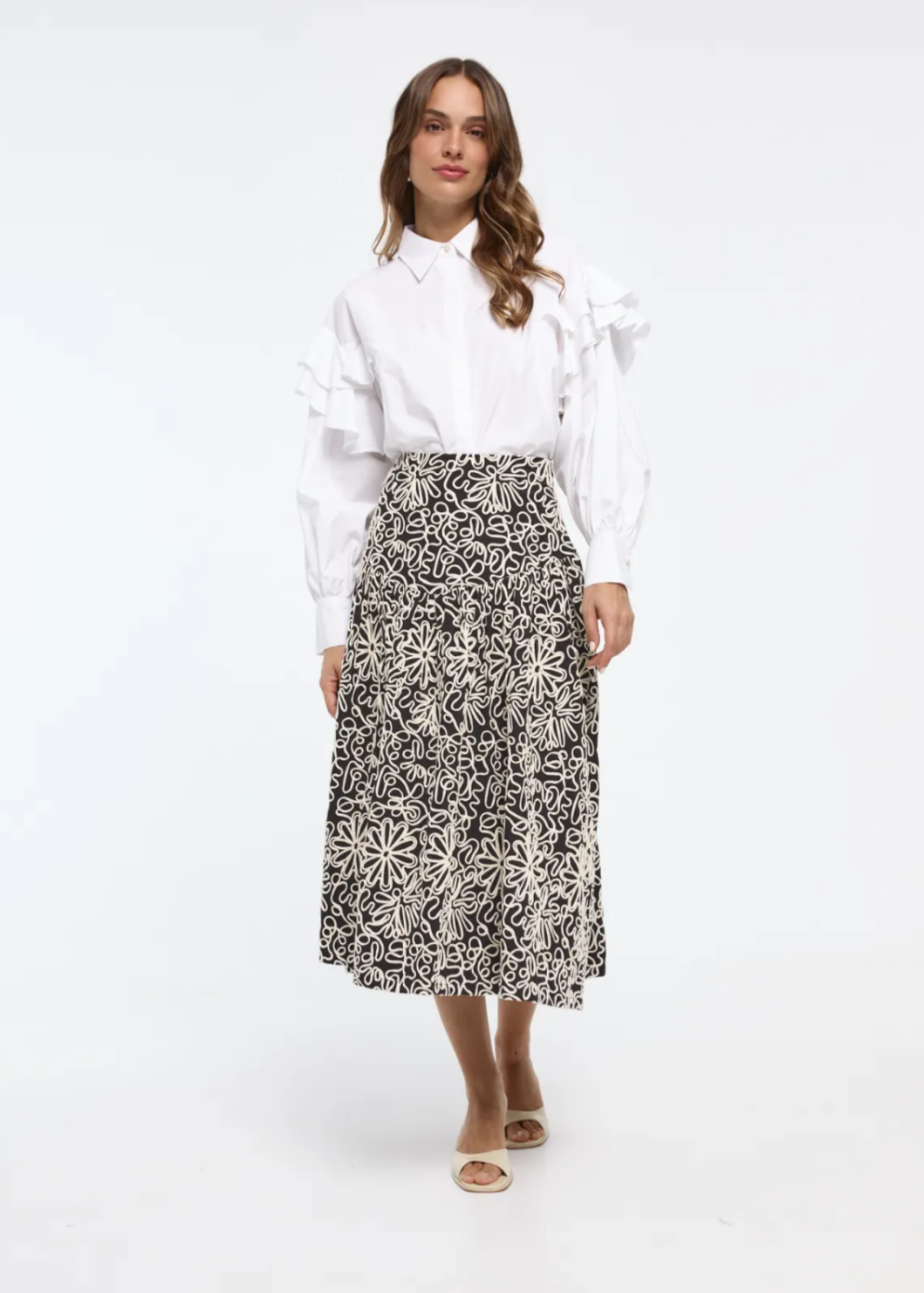 CAMISA BLANCA CON VOLANTES EN MANGAS